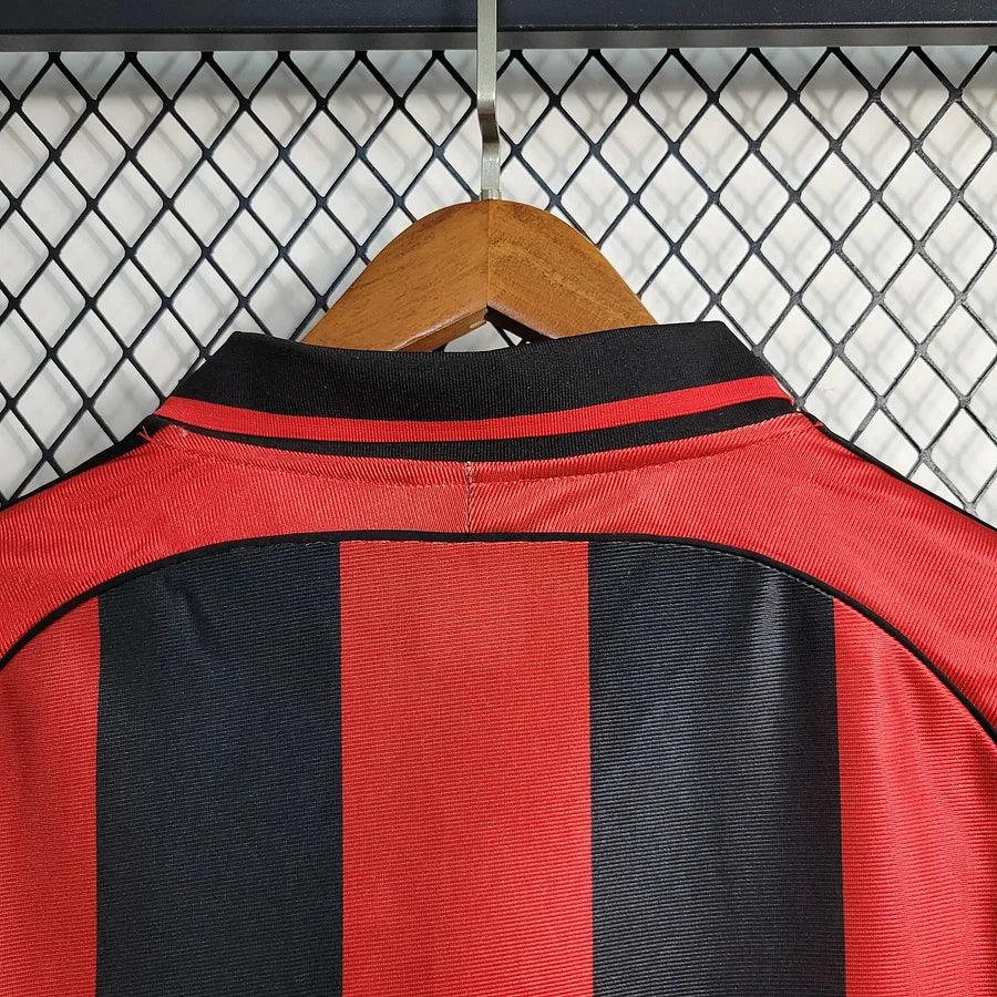 Maillot rétro AC Milan 1999 Le 12ème Maillot, maillot de football vintage avec logo et design classique.