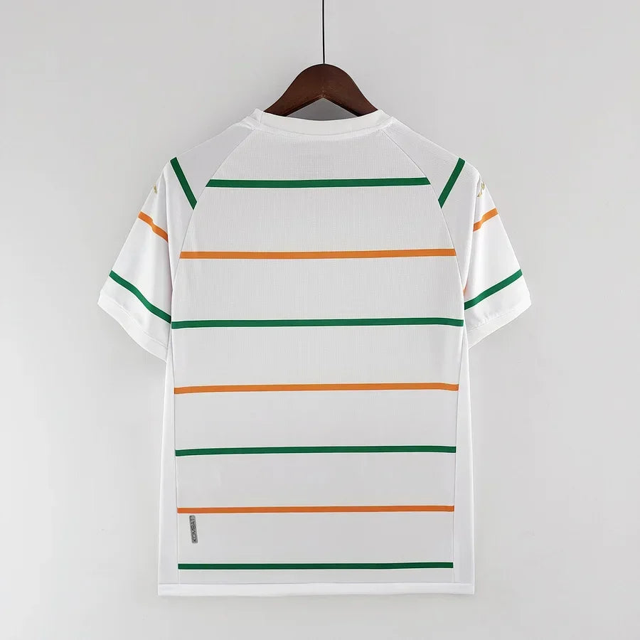 Maillot Venise 2023/24 de Le 12 -ème Maillot, vue frontale, tissu coloré avec logo et détails du design.
