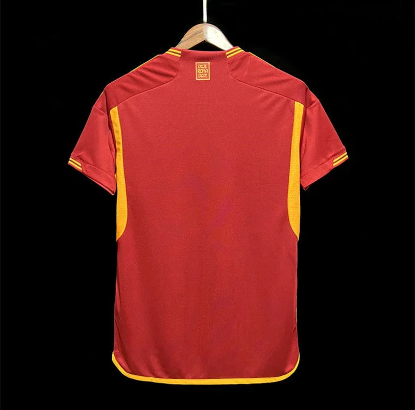 Maillot de football AS Roma 2023/24 Le 12 -ème Maillot, vue frontale avec logo et détails du design.