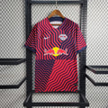 Maillot de football RB Leipzig 2023/24 Le 12 -ème Maillot, vue de face avec logo et design officiel.