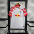 Maillot de football Leipzig 2023/24 Le 12 -ème Maillot, devant avec logo et détails de l'équipe.
