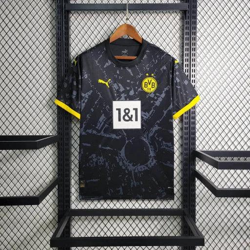 Maillot Borussia Dortmund 2023/24 Le 12 -ème Maillot, vue de face avec logo et design officiel de l'équipe.