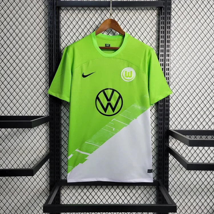 Maillot domicile Wolfsburg 2023/24, Le 12 -ème Maillot, maillot de football avec logo Wolfsburg visible sur le devant