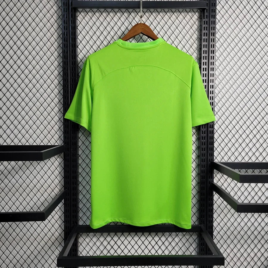 Maillot domicile Wolfsburg 2023/24 Le 12 -ème Maillot, maillot de football avec logo Wolfsburg et design officiel.