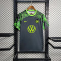 Maillot Wolfsburg Le 12 -ème Maillot, maillot de football bleu avec logo Wolfsburg visible sur le devant.