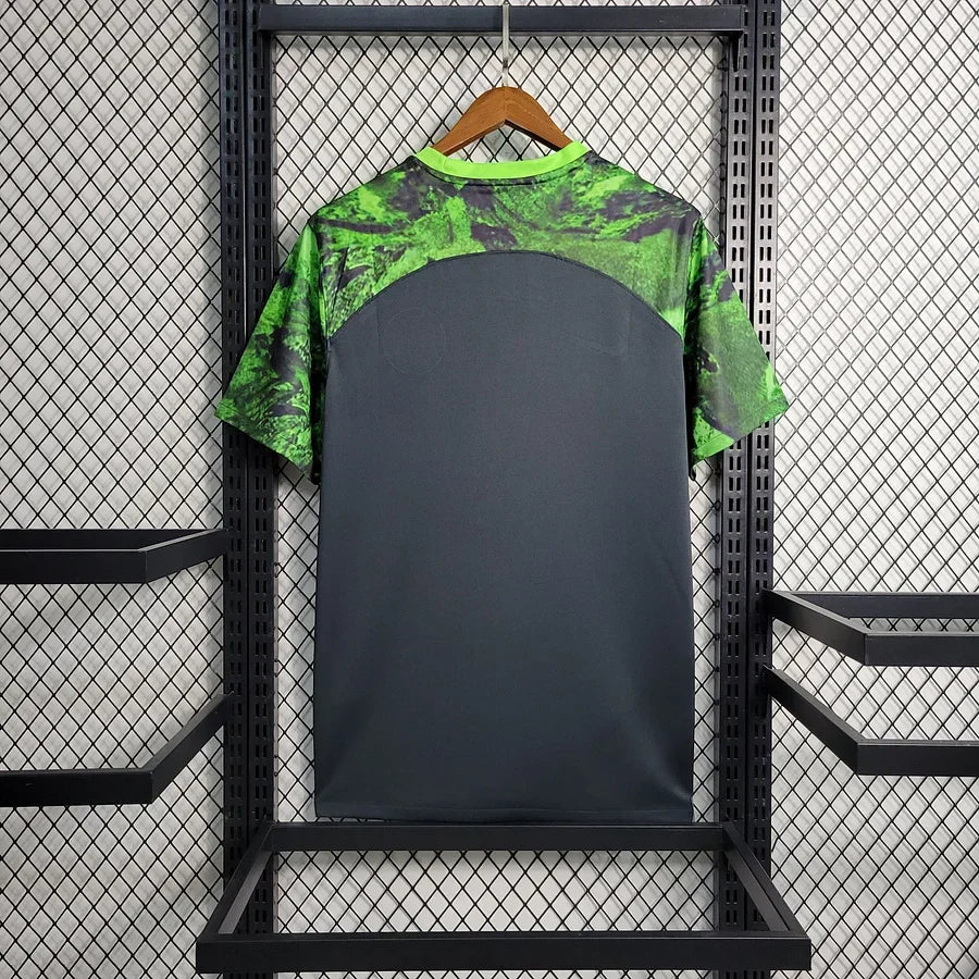 Maillot Wolfsburg Le 12 -ème Maillot, devant du vêtement sportif avec logo Wolfsburg, en tissu bleu et blanc.