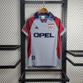 Maillot rétro Bayern Munich 1998/99 Le 12 -ème Maillot, maillot de football vintage avec logo et design original.