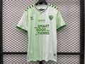 Maillot extérieur du Saint-Étienne 2022/23 de la marque Le 12, vue en gros plan avec logo et détails de l'équipe.