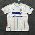 Maillot extérieur Angers 2023/24 Le 12 –ème Maillot, vue de face, tissu rouge avec logo et détails du maillot de football.