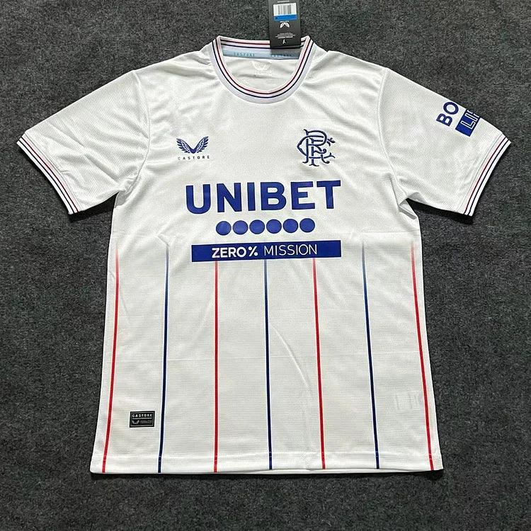 Maillot extérieur Angers 2023/24 Le 12 –ème Maillot, vue de face, tissu rouge avec logo et détails du maillot de football.