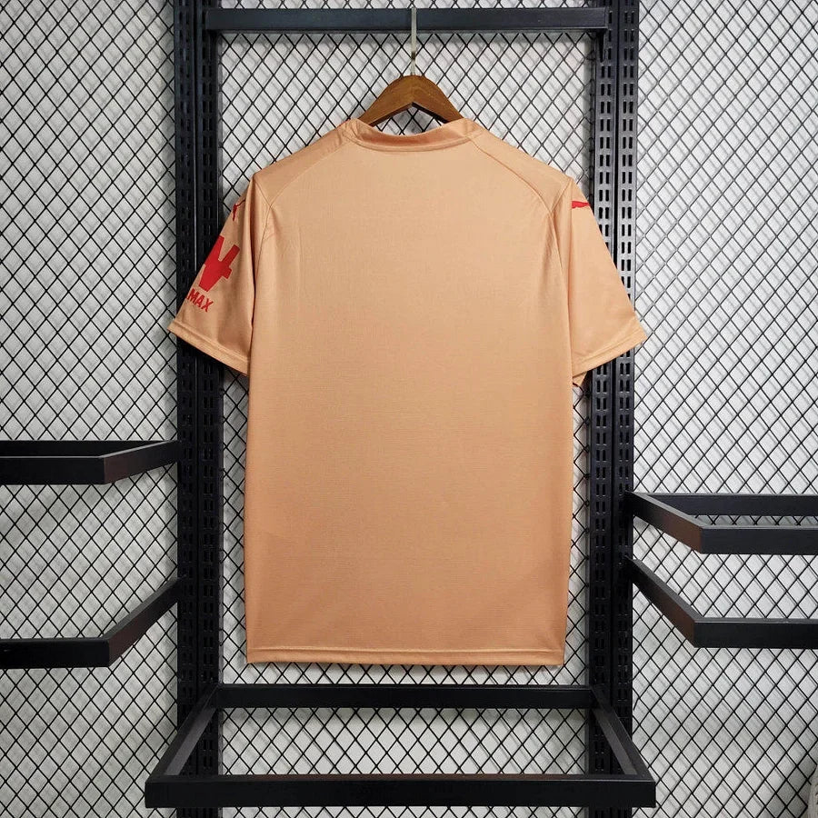 Maillot extérieur 2023/24 Le 12 -ème Maillot, vue front avec détails du design et logo sur le tissu.