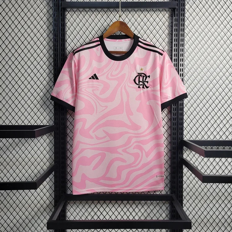 Maillot Flamengo 2023/24 Le 12 -ème Maillot, maillot de football rouge avec le logo du club et détails de la saison 2023/24