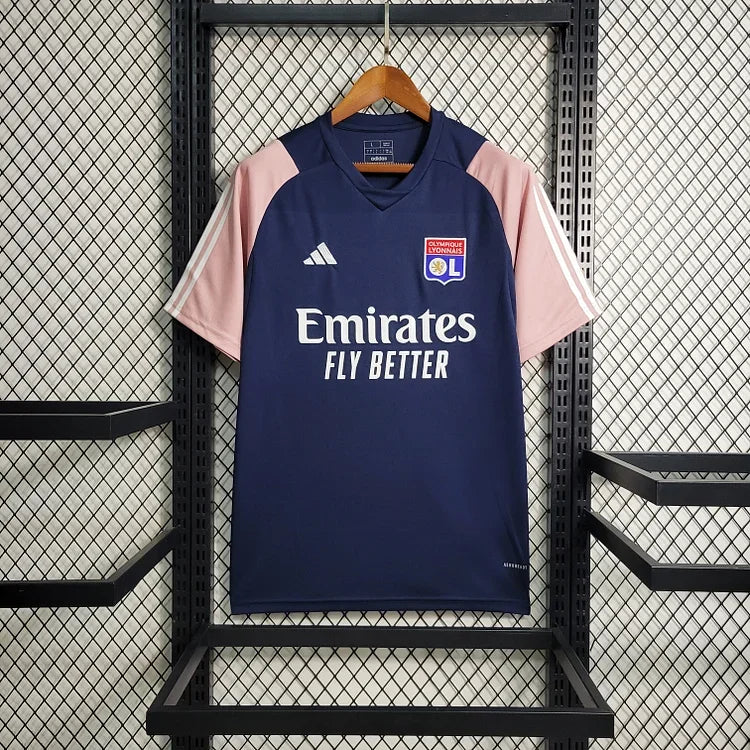 Maillot d'entraînement OL Lyon 2023/24 Le 12 -ème Maillot, vue de face avec logo et détails du design.
