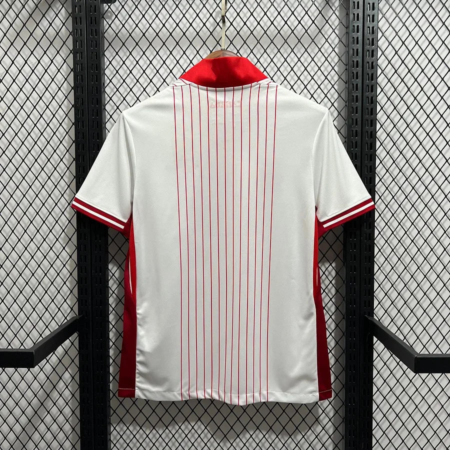Maillot Canada Extérieur 2024/25 Le 12 -ème Maillot, vue frontale avec logo et détails du tissu.