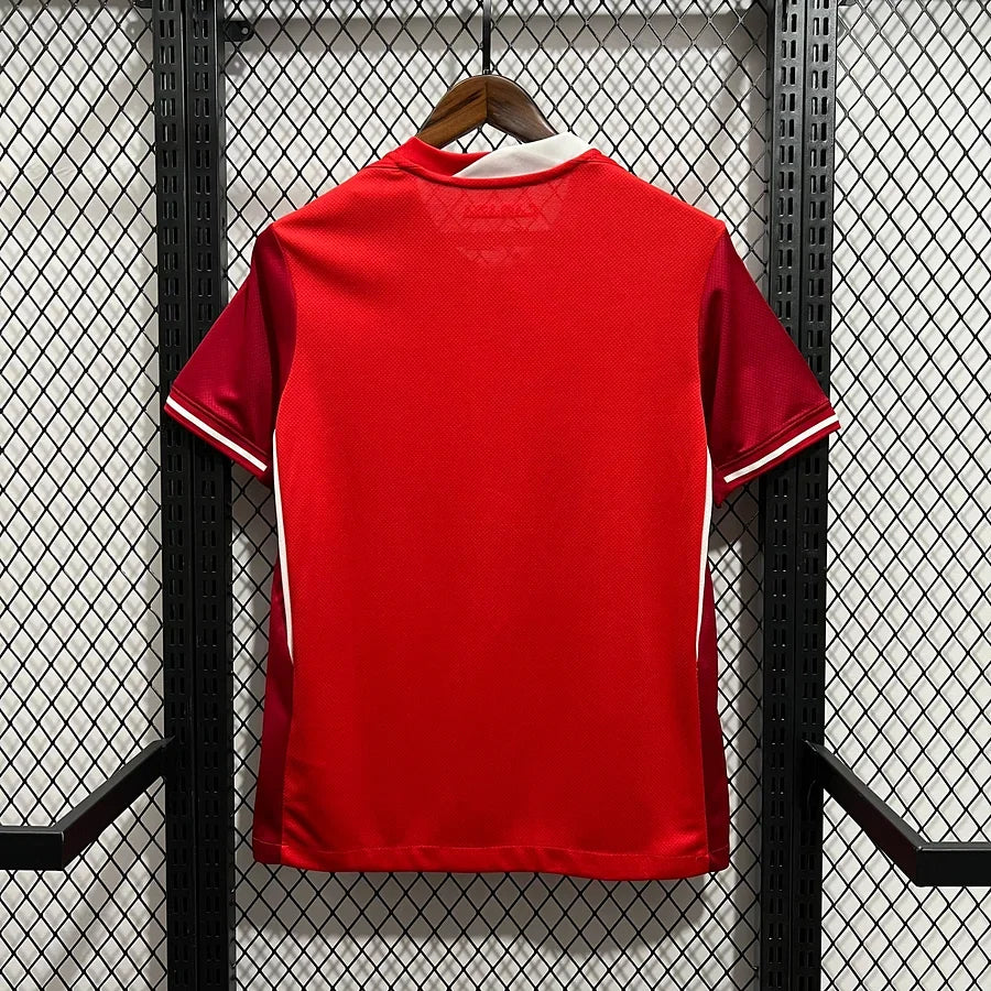 Maillot domicile Canada 2024/25 Le 12 -ème Maillot, devant avec logo et design rouge, blanc et bleu.