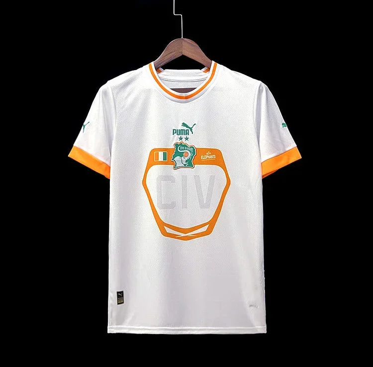 Maillot extérieur de la Côte d'Ivoire 2022/23 par Le 12, vue de face avec logo et détails du design.