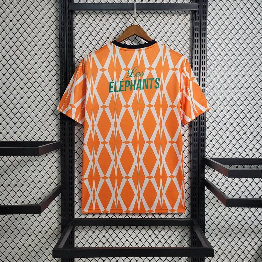 Maillot Côte d'Ivoire 2023/24 Le 12 -ème Maillot, vue frontale avec logo et design coloré, vêtement de football pour la saison 2023/24