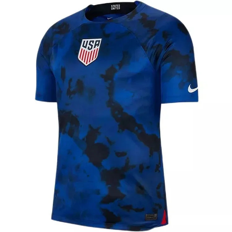 Maillot des États-Unis 2022/23 de la marque Le 12, vêtement de sport avec logo et motifs patriotiques.
