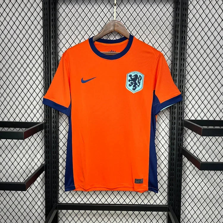 Maillot Pays Bas 2024/25 de Le 12, devant avec design coloré et logo officiel, tissu sportif léger, détails visibles.