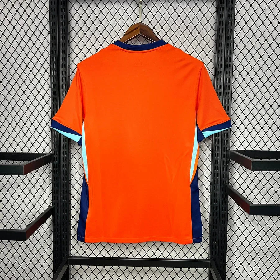 Maillot Pays Bas 2024/25 Le 12 -ème Maillot, maillot de football orange avec logo officiel, vue de face.