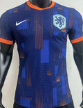 Maillot pays-bas extérieur 2024/25 Le 12 -ème Maillot, vue de face, logo et détails du maillot de football orange et noir