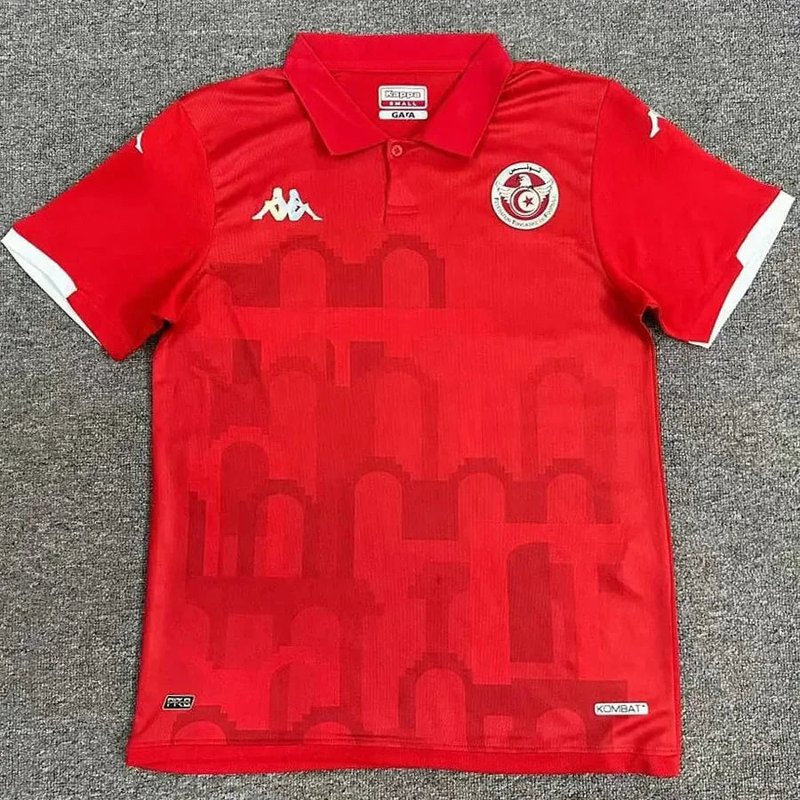 Maillot Tunisie 2024/25 Le 12 -ème Maillot, devant avec logo de l'équipe nationale tunisienne et design moderne.