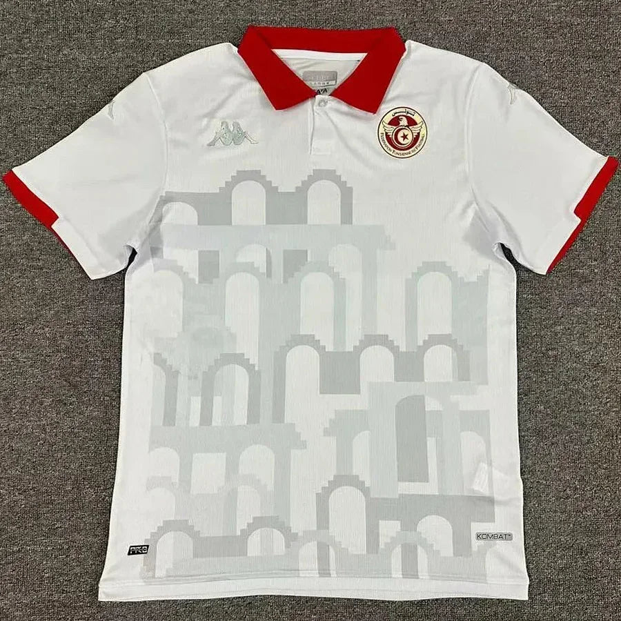 Maillot de football Tunisie 2024/25 Le 12 -ème Maillot, vue de face avec logo et design distinctif, sur fond neutre.