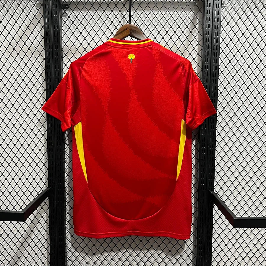 Maillot domicile de l'équipe d'Espagne 2024/25, modèle Le 12 -ème Maillot, vue en gros plan sur le tissu et le design.