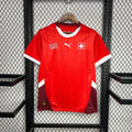 Maillot domicile de la Suisse 2024/25, marque Le 12, avec logo national et détails en rouge et blanc, vue de face.