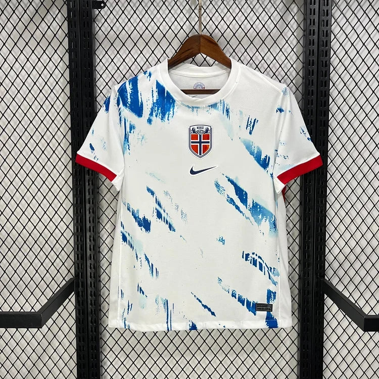 Maillot de football extérieur Norvège 2024/2025 Le 12 -ème, maillot de sport avec logo et design norvégien visible.