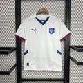 Maillot extérieur de la Serbie 2024/25, conçu par Le 12, avec les couleurs et logo national visibles.