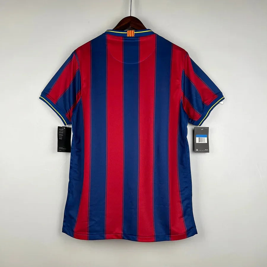 Maillot rétro FC Barcelone 2009/10 Le 12, maillot de football avec logo et détails de l'équipe catalane.