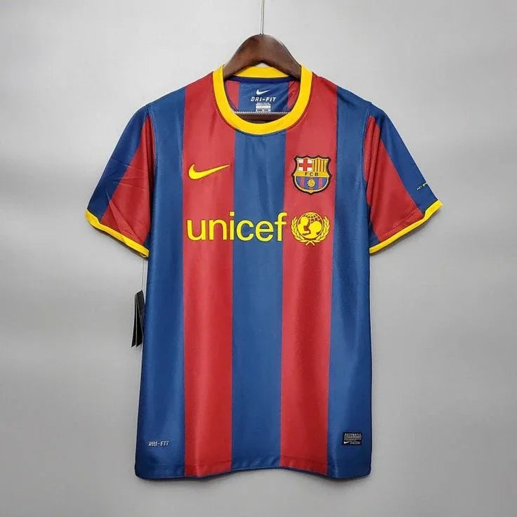 Maillot rétro FC Barcelone 2010/11 Le 12, maillot de football bleu et grenat avec logo officiel et détails d'époque.