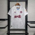 Maillot extérieur Aston Villa 2023/24 Le 12 -ème Maillot, vue de face avec logo et détails du design orange et bleu
