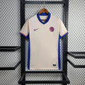 Maillot extérieur Chelsea 2024/25 Le 12 -ème Maillot, maillot de football bleu avec logo et détails de l'équipe.