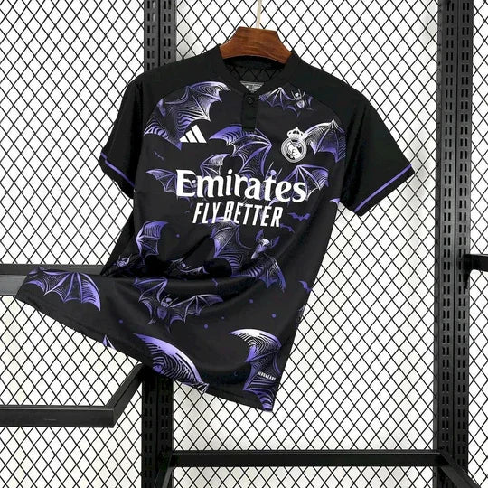 Maillot spécial Real Madrid 2024/25 Le 12 -ème Maillot avec motif chauve-souris, jersey de football blanc et noir.