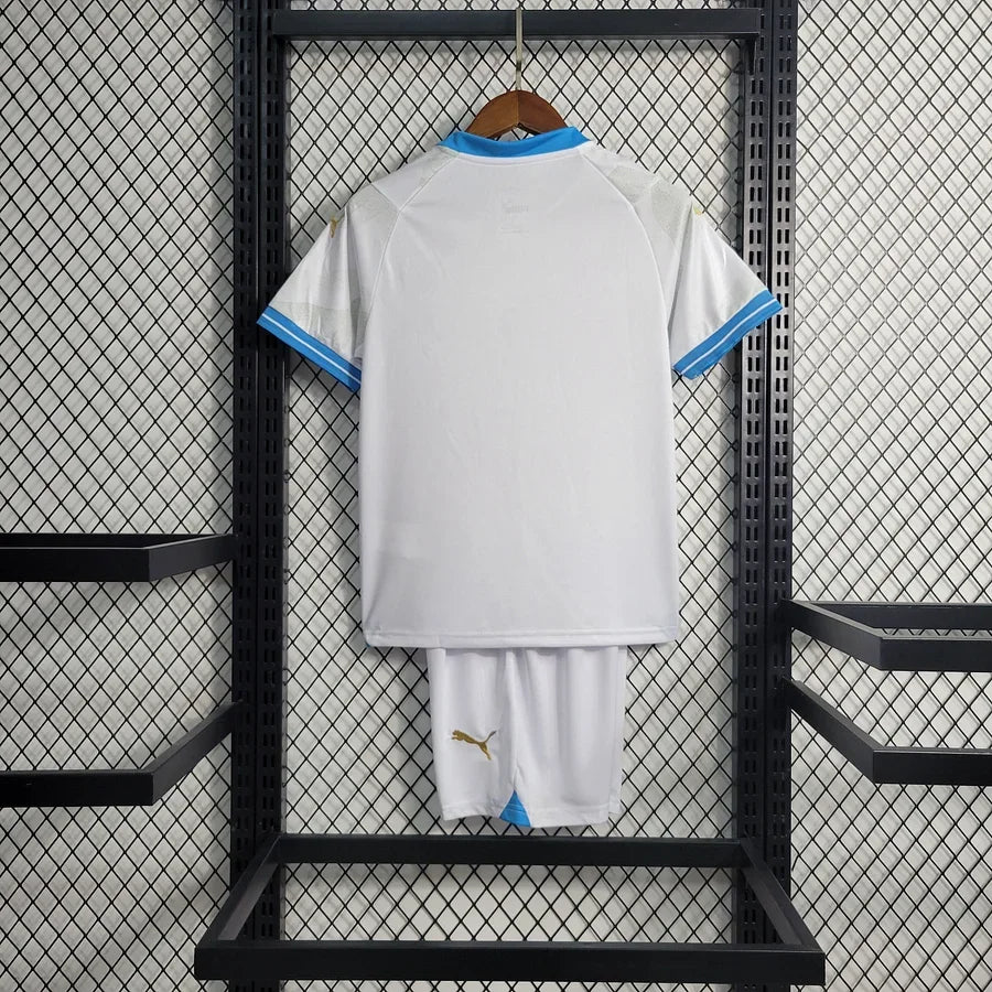 Maillot enfant Olympique de Marseille Le 12 -ème Maillot, maillot de football avec logo et détails colorés.