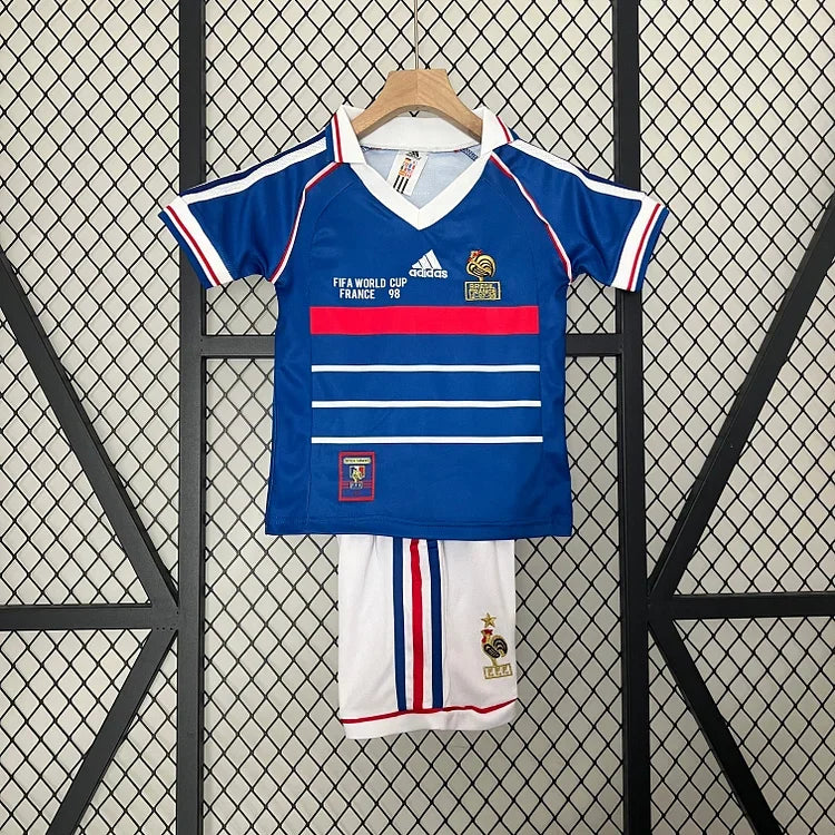 Maillot rétro de l'équipe de France 1998, kit complet Le 12-ème Maillot, vue de face avec détails du design.