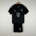 Maillot enfant Bayern Munich 2023-24 Le 12 -ème Maillot, maillot de football pour jeunes fans, visible devant avec logo et couleurs officielles.