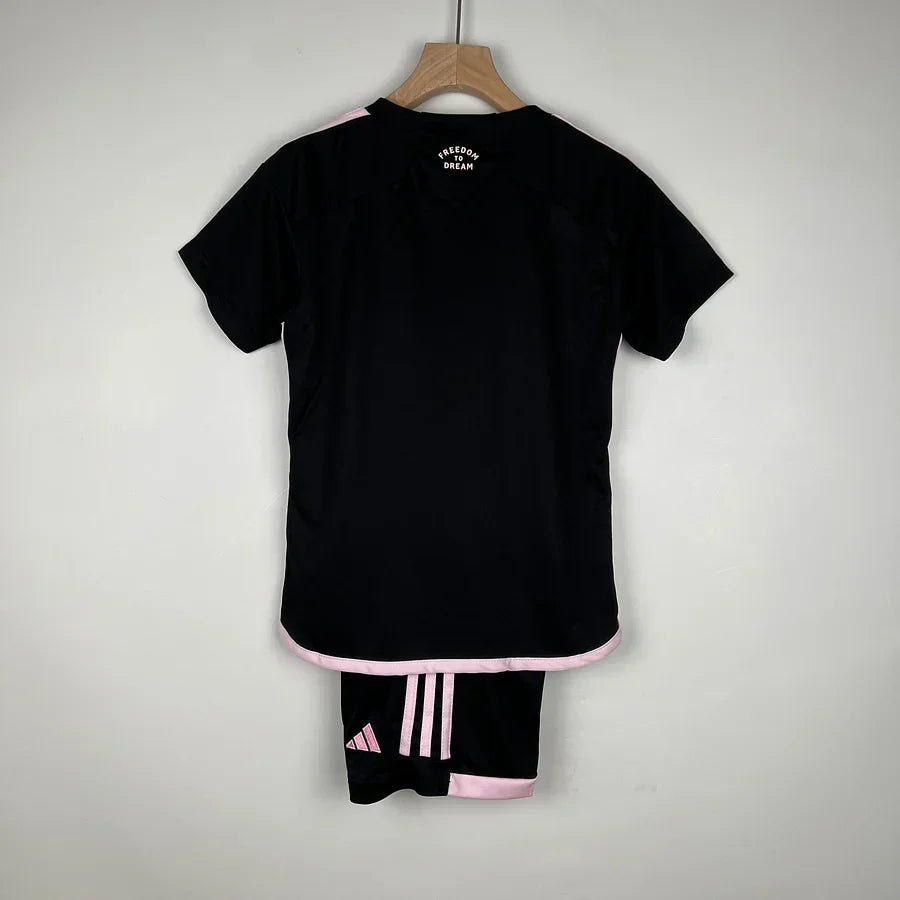 Maillot enfant Inter Miami 2023/24 Le 12ème, maillot de football pour jeunes, vue frontale avec logo et détails colorés.