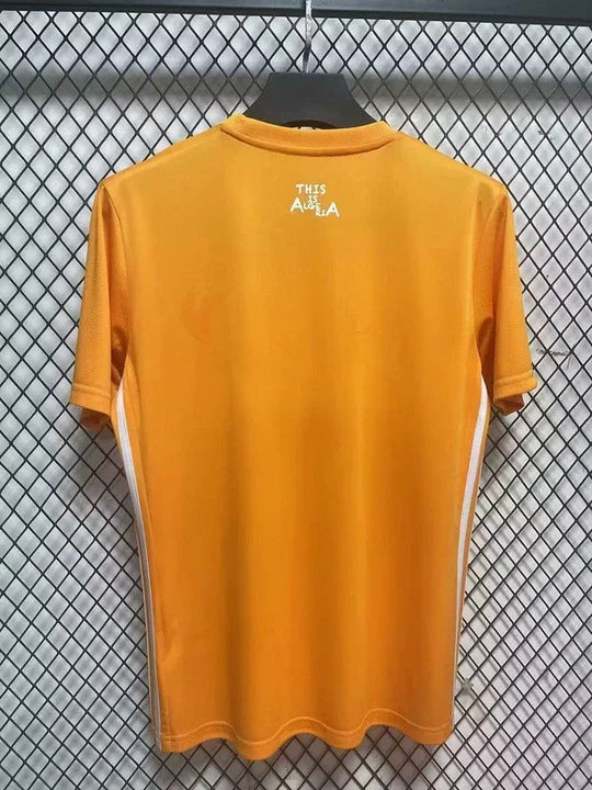 Maillot de football algérien 2024/2025 concept orange, Le 12 -ème Maillot, vue de face sur mannequin.