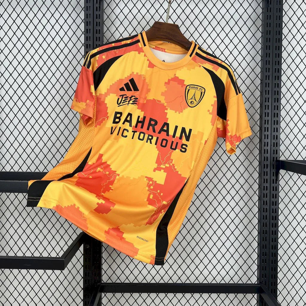 Maillot Jefe Paris 2025 de Le 12 -ème Maillot, vue de face avec design coloré et logo visible.
