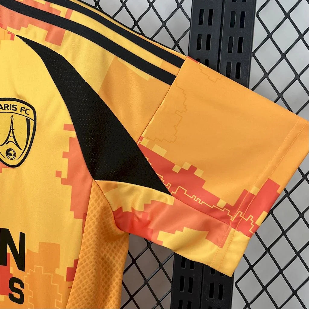 Maillot de football Jefe Paris 2025 de la marque Le 12 -ème Maillot, vue de face avec logo et design coloré.