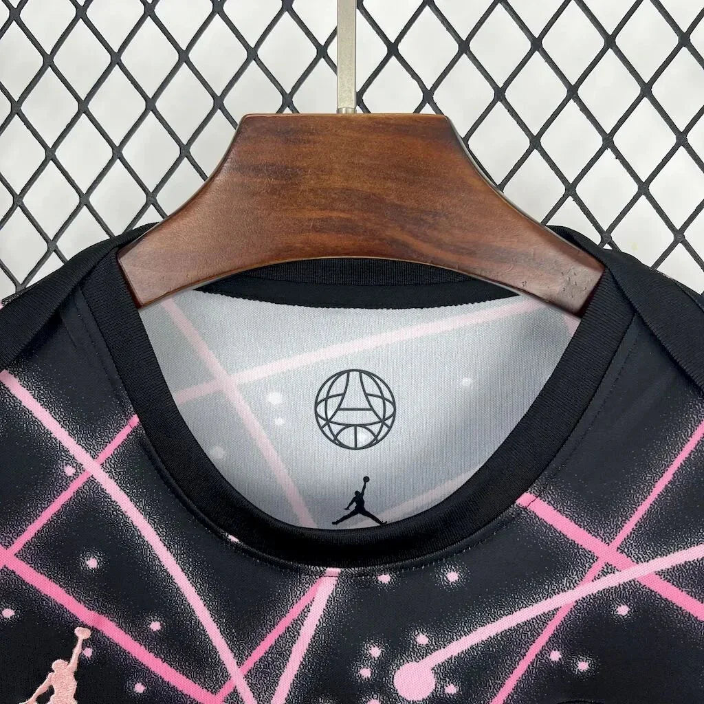 Maillot PSG 2025/26 Le 12 -ème Maillot, maillot de football avec logo du PSG et design moderne, vue de face sur fond blanc