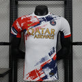 Maillot Paris Saint-Germain Concept 2024/25 de Le 12 -ème Maillot, vue front avec logo PSG et détails du design.