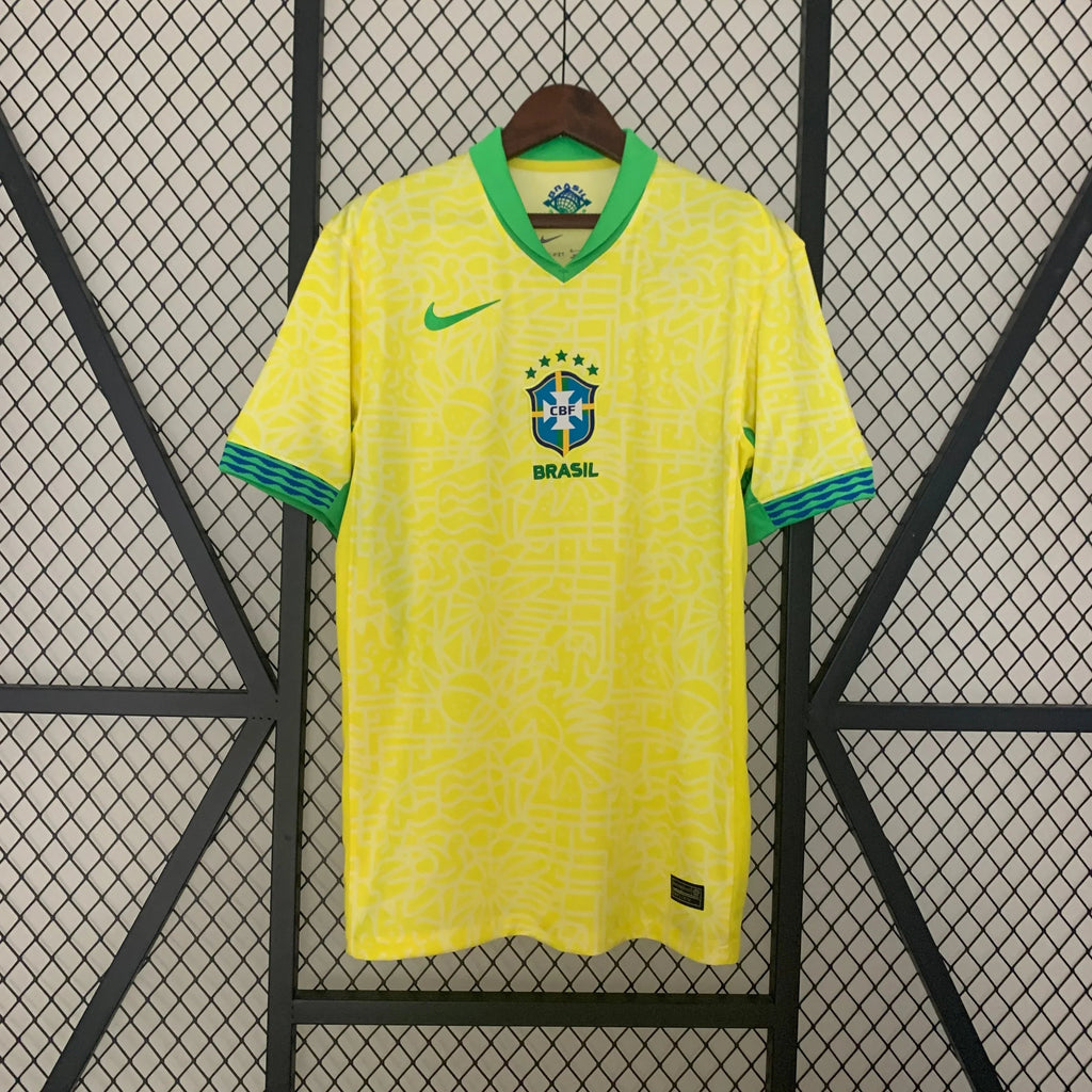 Maillot de football Brésil 2024/25 Le 12, jersey officiel avec les couleurs et motifs du drapeau brésilien.