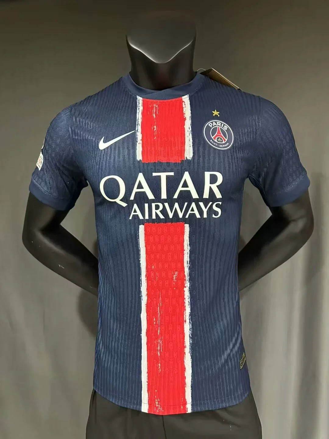 Maillot domicile PSG 2024/25 Le 12 -ème Maillot avec étoile, maillot de football bleu avec logo PSG visible.