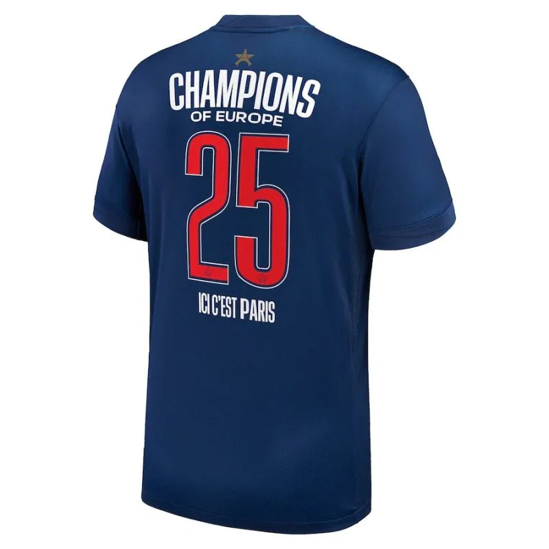 Maillot domicile PSG 2024/25 Le 12-ème Maillot avec étoile, jersey de football rouge et bleu, logo PSG visible.