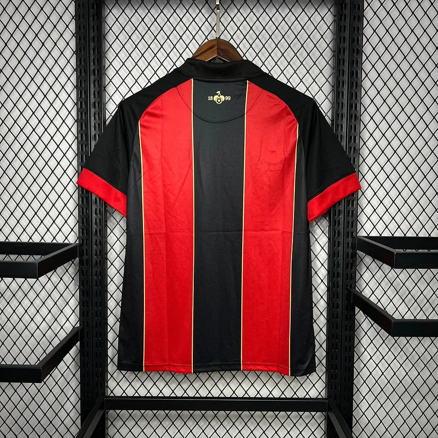 Maillot Bournemouth F.C. 2024/25 de Le 12 -ème Maillot, maillot de football avec logo et détails de l'équipe, vue de face.