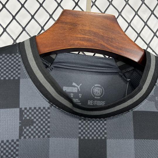 Maillot City foot noir de Louis Vuitton 2024-2025, conçu par Le 12-ème Maillot, vue de face avec logo et détails du design.